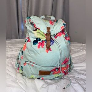 Pink travel bag, pervious used, no rips or holes, just gently used